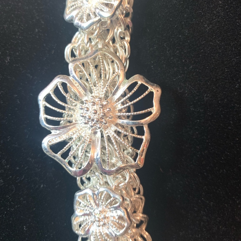 Liz Claiborne Silver Statement Necklace - Picture 5 of 6